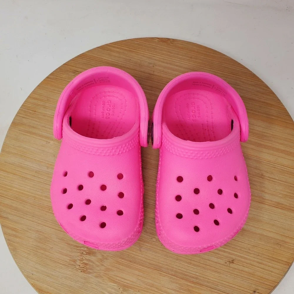 CROCS Classic Sandals Kids 4 Pink Clog Girls‎ Boys Play Water Shoes